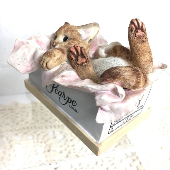 Cat Playfully Laying in A Scarpe Roma Shoe Box Figurine - Picture 7 of 9